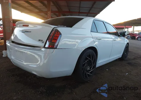 2014 Chrysler 300 300S z USA, uszkodzony, nr VIN 2C3CCABG6EH221761
